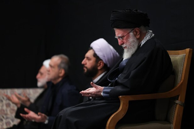 حضور رهبر انقلاب در مراسم عزاداری حضرت زهرا(س)