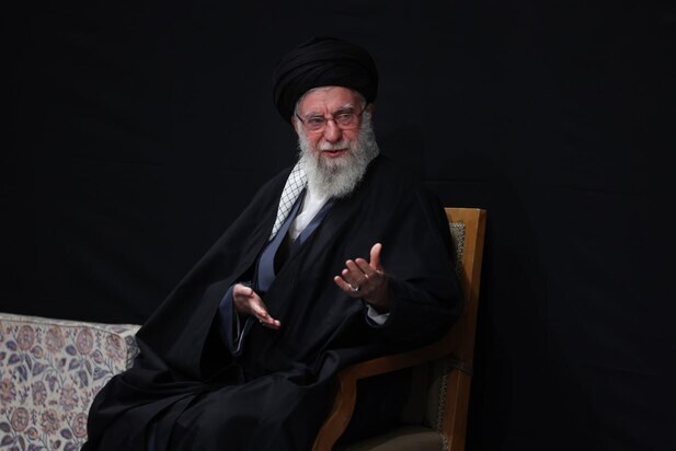 رهبر انقلاب در شب آغازین مراسم عزاداری حضرت زهرا(س)