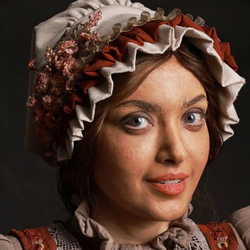 بهنوش طباطبایی با کلاه چین دار