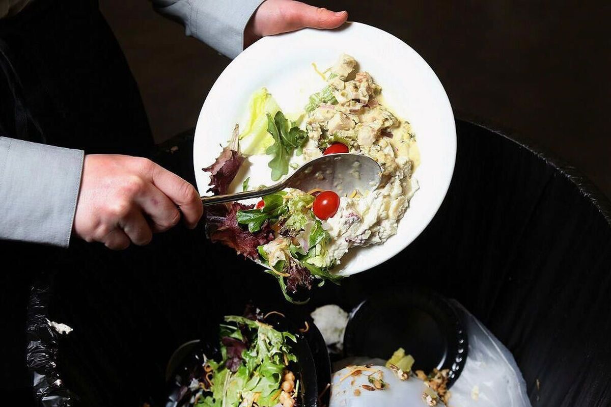 ایرانی‌ها سالانه ۶ تن غذا دور می‌ریزند