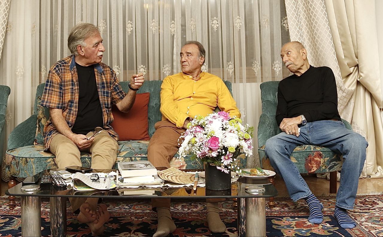 چهره علی نصیریان در یک جمع دوستانه