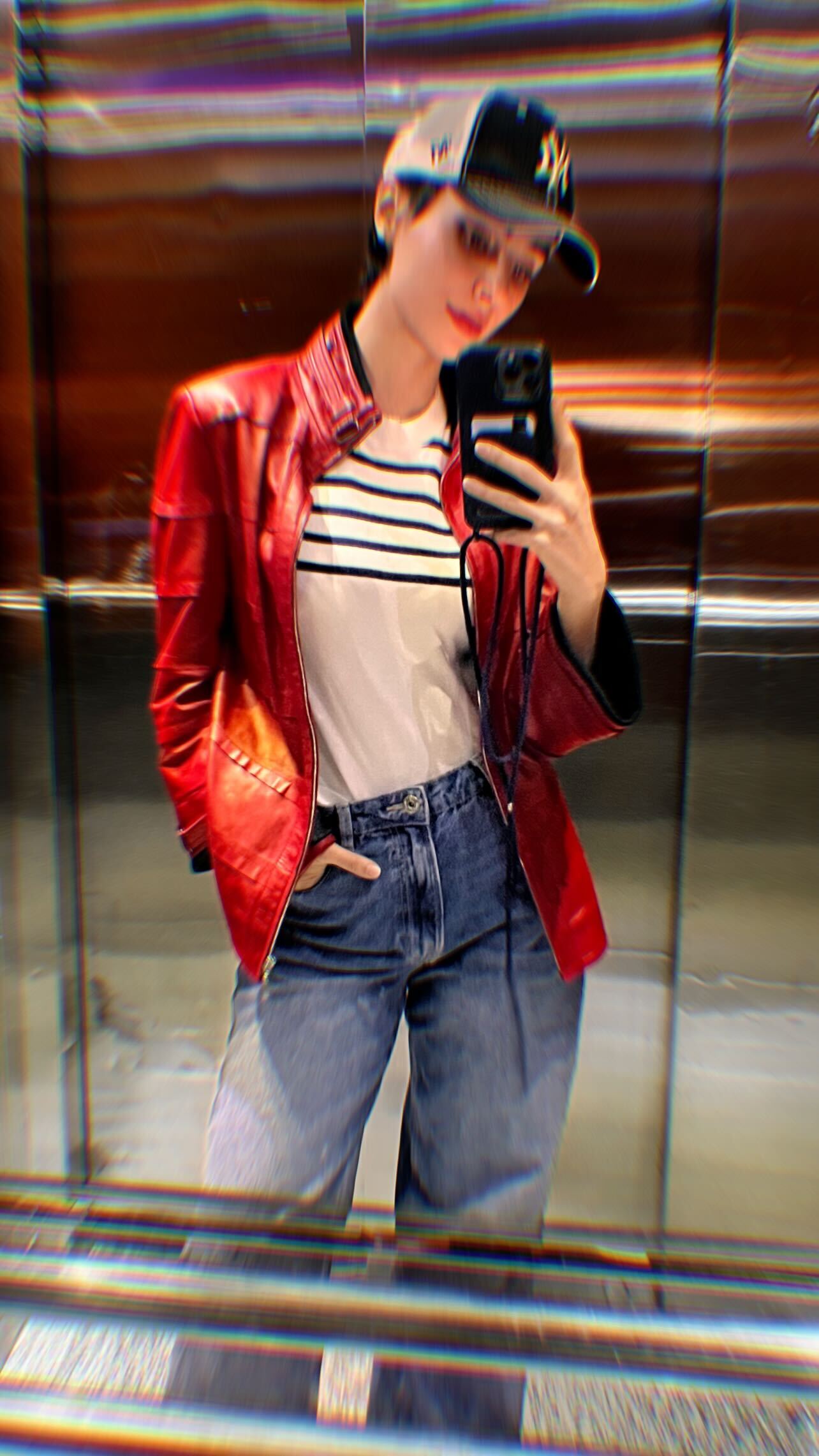 سلفی آسانسوری لاله مرزبان