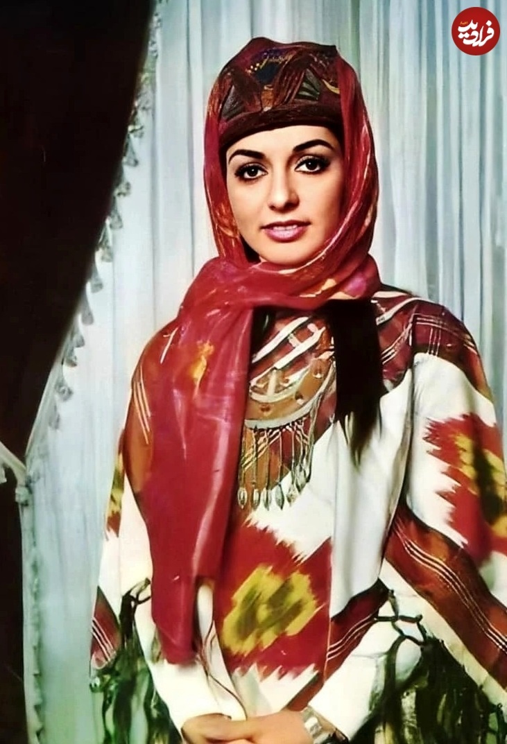 گوگوش با لباس محلی در ۲۰ سالگی