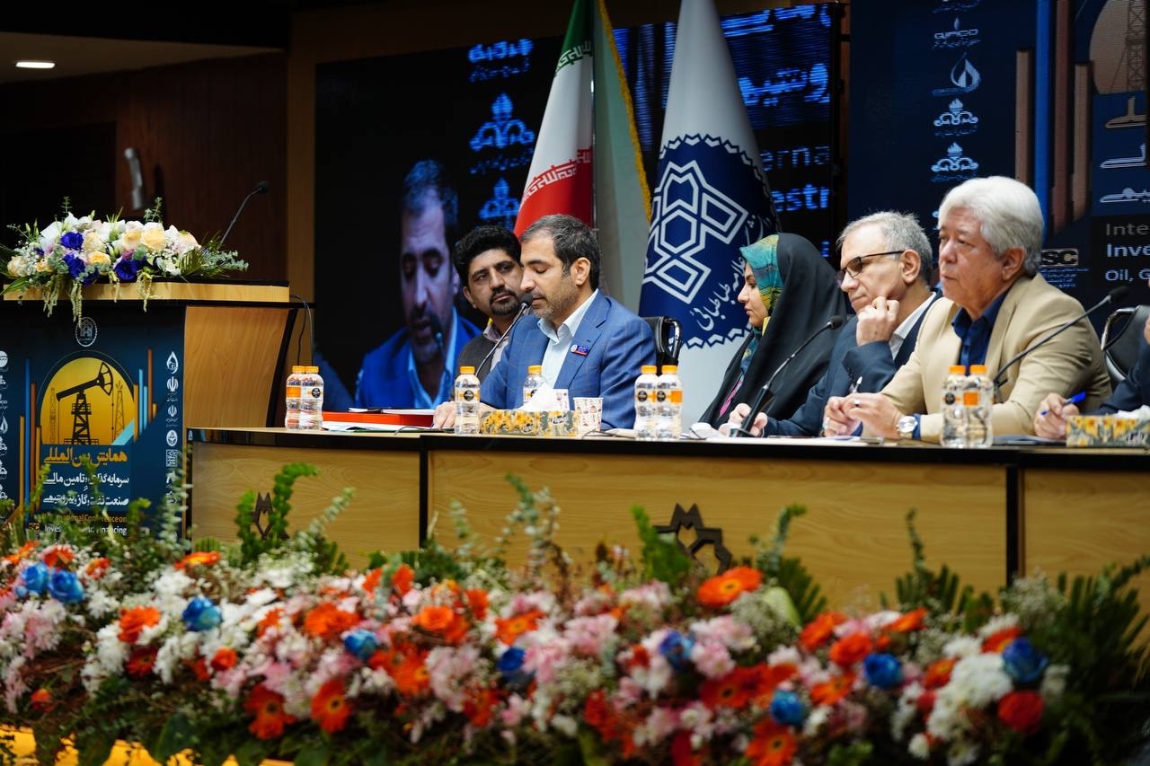 تأکید عضو هیأتمدیره بانک صادرات ایران بر ضرورت گذار از بانکداری تسهیلاتی به بانکداری سرمایهگذاری و توسعهای تأکید عضو هیأتمدیره بانک صادرات ایران بر ضرورت گذار از بانکداری تسهیلاتی به بانکداری سرمایهگذاری و توسعهای