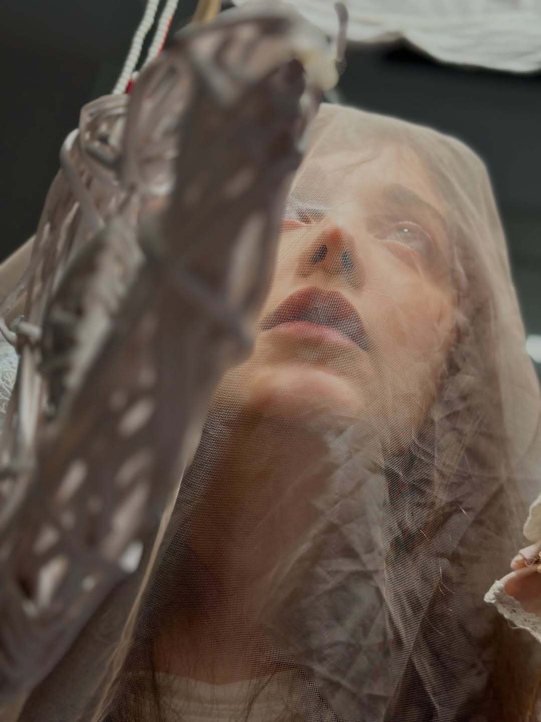 روشنک گرامی زیر تور سفید