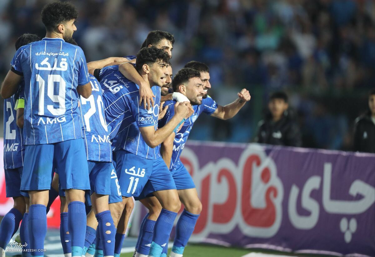 استقلال با طوفان سه‌گانه