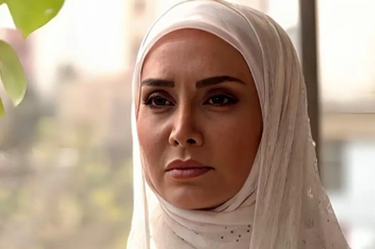 بازیگر سریال ستایش با تیپ رسمی