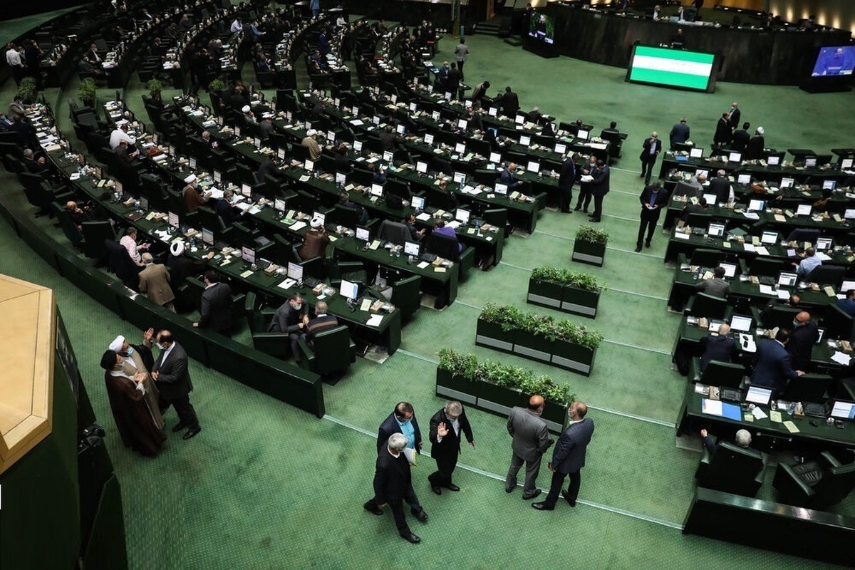 مهر تایید مجلس بر مصوبه جنجالی بنزین / موج فشار اقتصادی در راه است