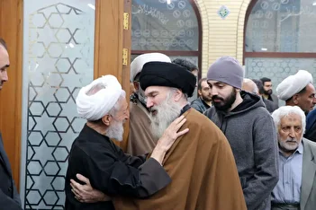 عکس/ گریه‌های بی امان کاظم صدیقی در مراسم یادبود پسرش