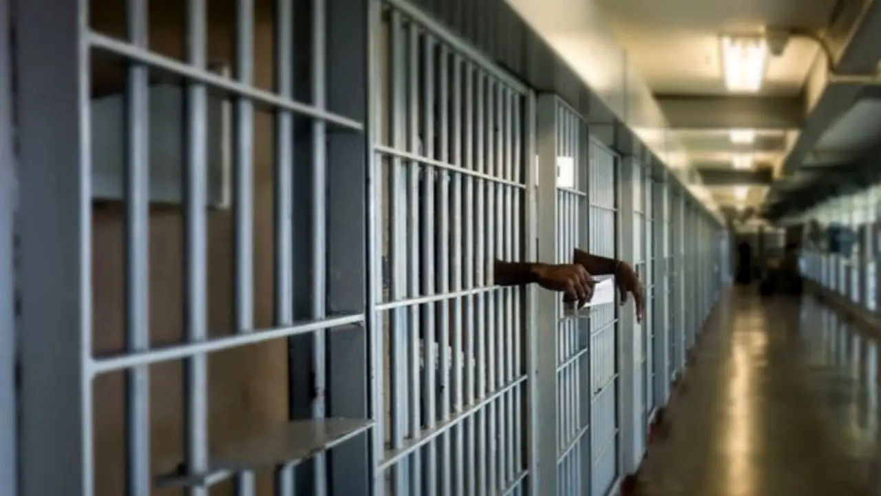 فرد زندانی شده