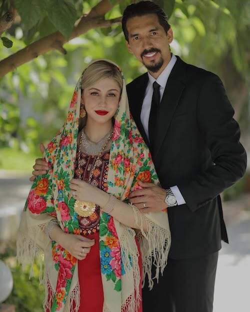 فرهاد قائمی در کنار همسرش