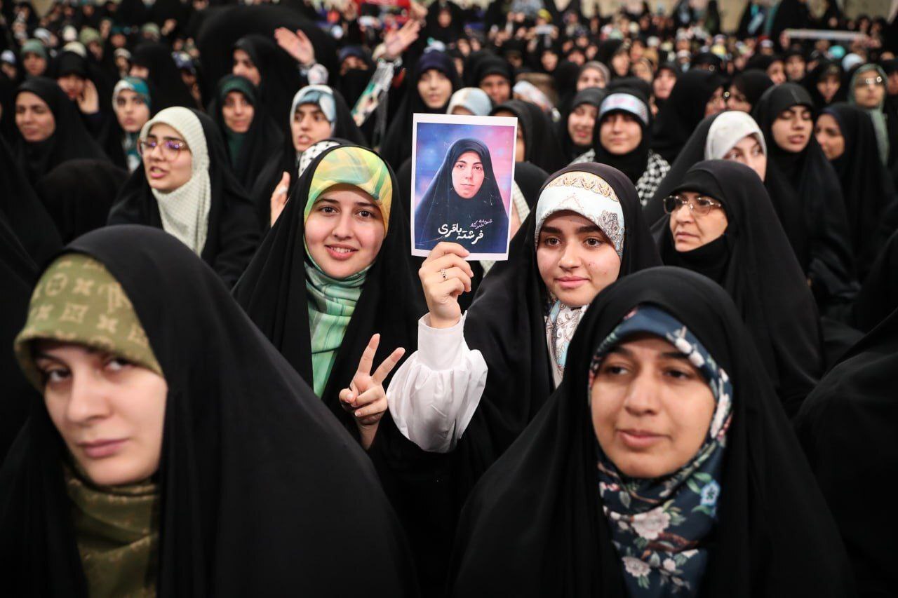 سلام نظامی دختران ایران