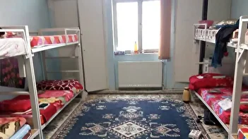 عکس/ صحنه غیرمنتظره در یک خوابگاه دانشجویی پس از بارندگی