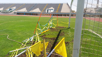 عکس/ استقلال و پرسپولیس روی چمن جنجالی اراک