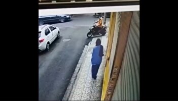 فیلمی تکان دهنده از دزدیدن آیفون یک دختر در تهران