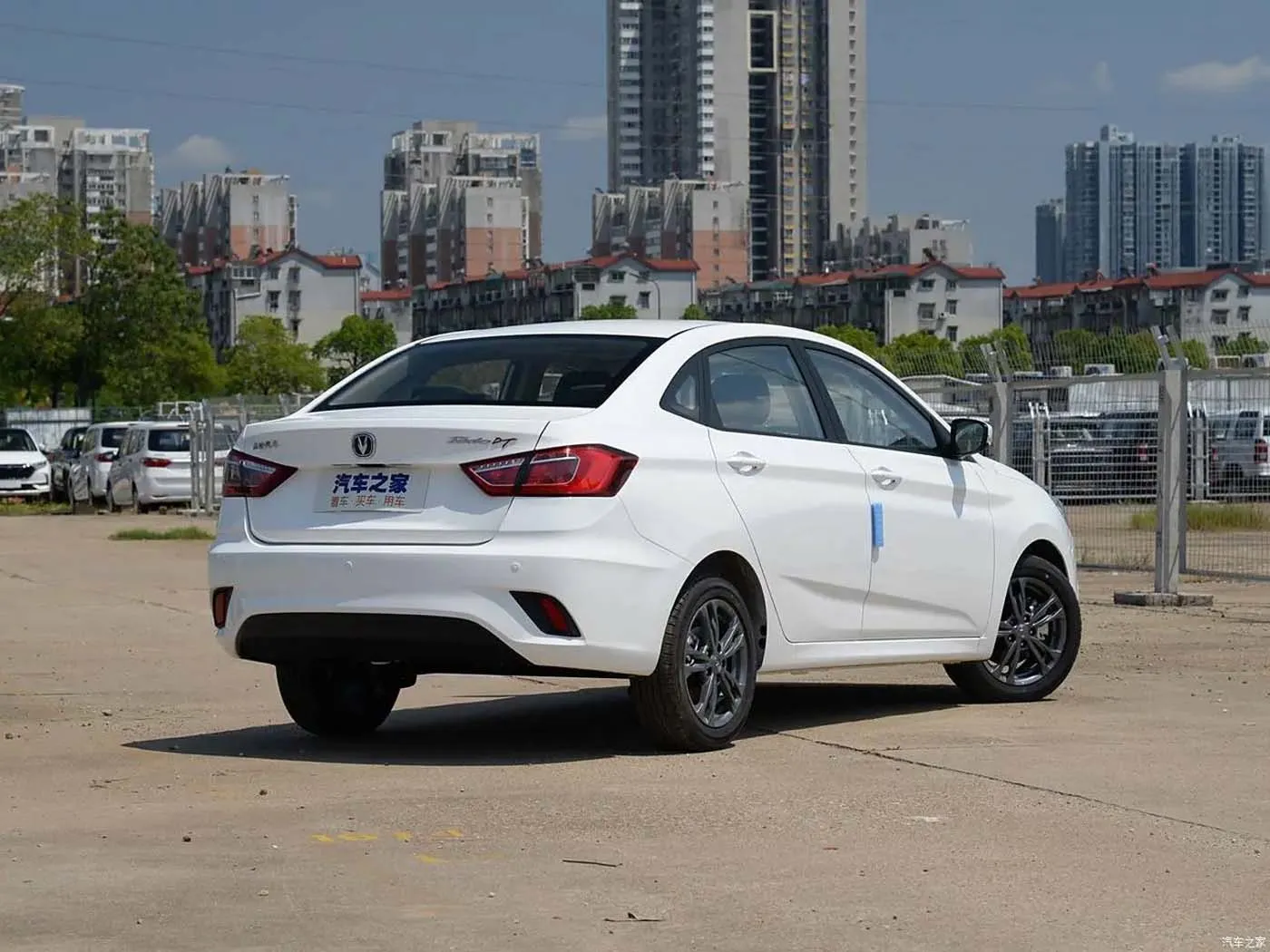 سدان هیبریدی اینووی سدان هیبریدی اینووی