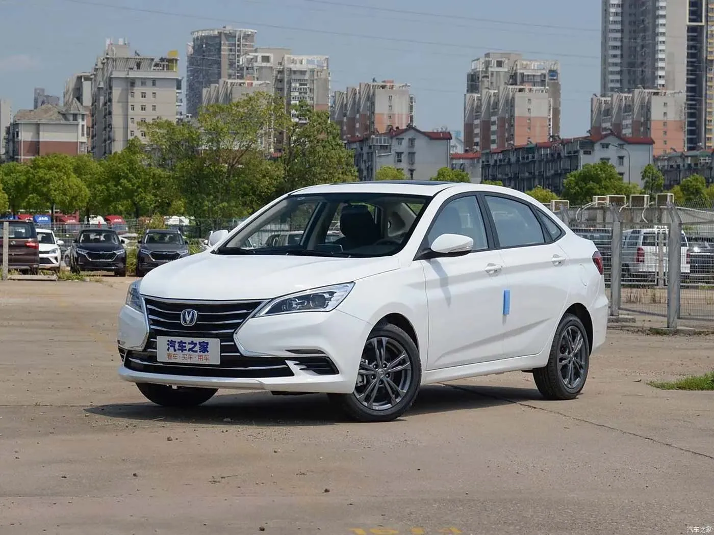 سدان هیبریدی اینووی سدان هیبریدی اینووی