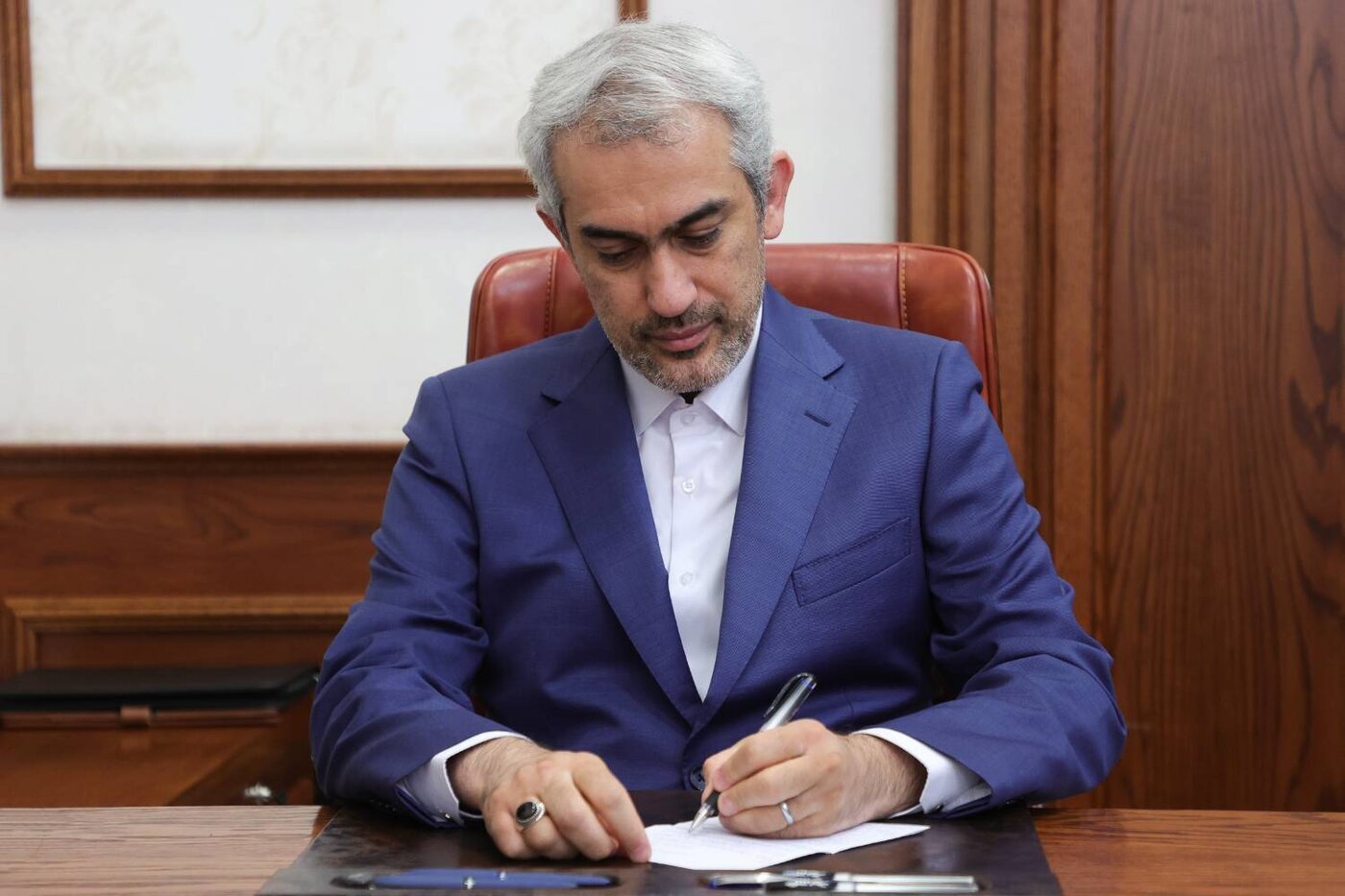 وزیر اقتصاد دستور رسیدگی به حواشی رخداده در ماراتن کیش را صادر کرد وزیر اقتصاد دستور رسیدگی به حواشی رخداده در ماراتن کیش را صادر کرد