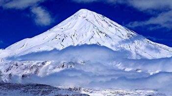 عکس/ قله دماوند و کوه‌های اطراف زیر پوشش سفید برف