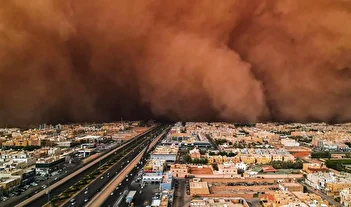 فیلم/ یک نفر در طوفان عربستان جان باخت