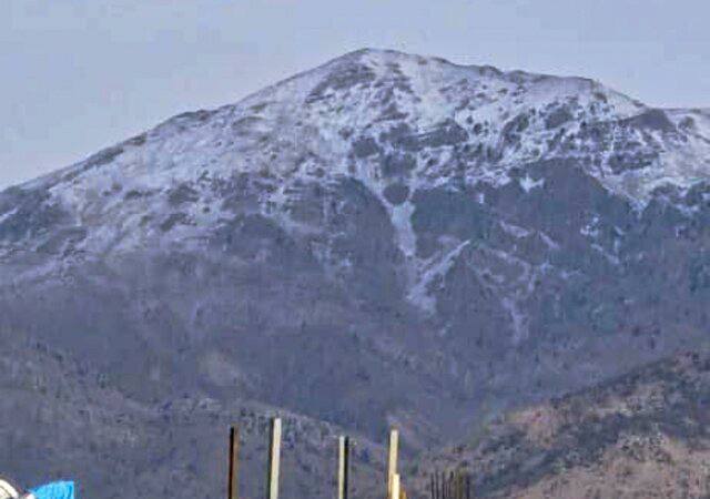 برف پائیزی دنا