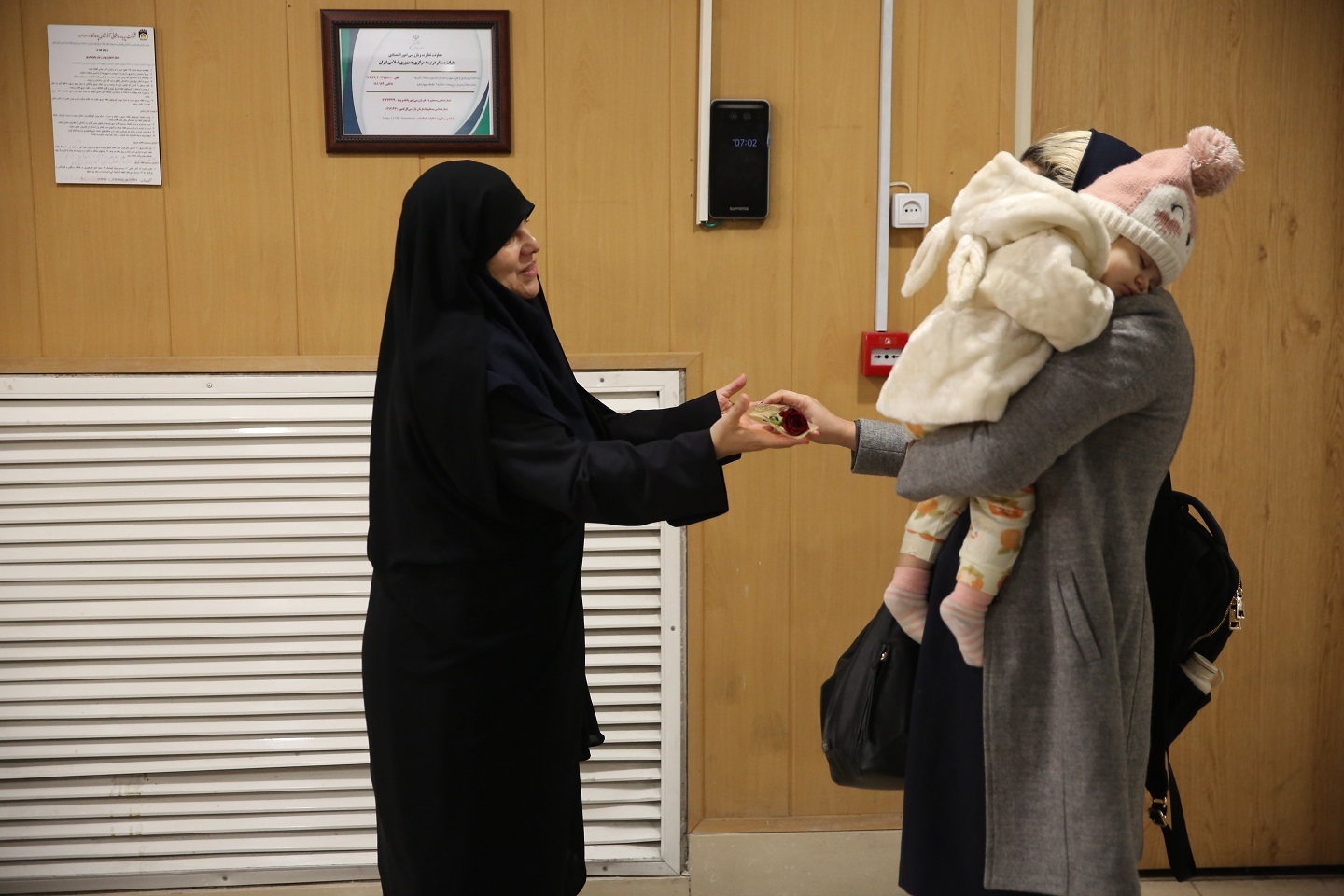 تقدیر از همکاران خانم همزمان با سال روز ولادت حضرت فاطمه زهرا (س) و روز زن تقدیر از همکاران خانم همزمان با سال روز ولادت حضرت فاطمه زهرا (س) و روز زن