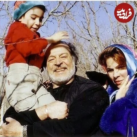 تصویری از ایرج قادری در کنار خانواده‌اش
