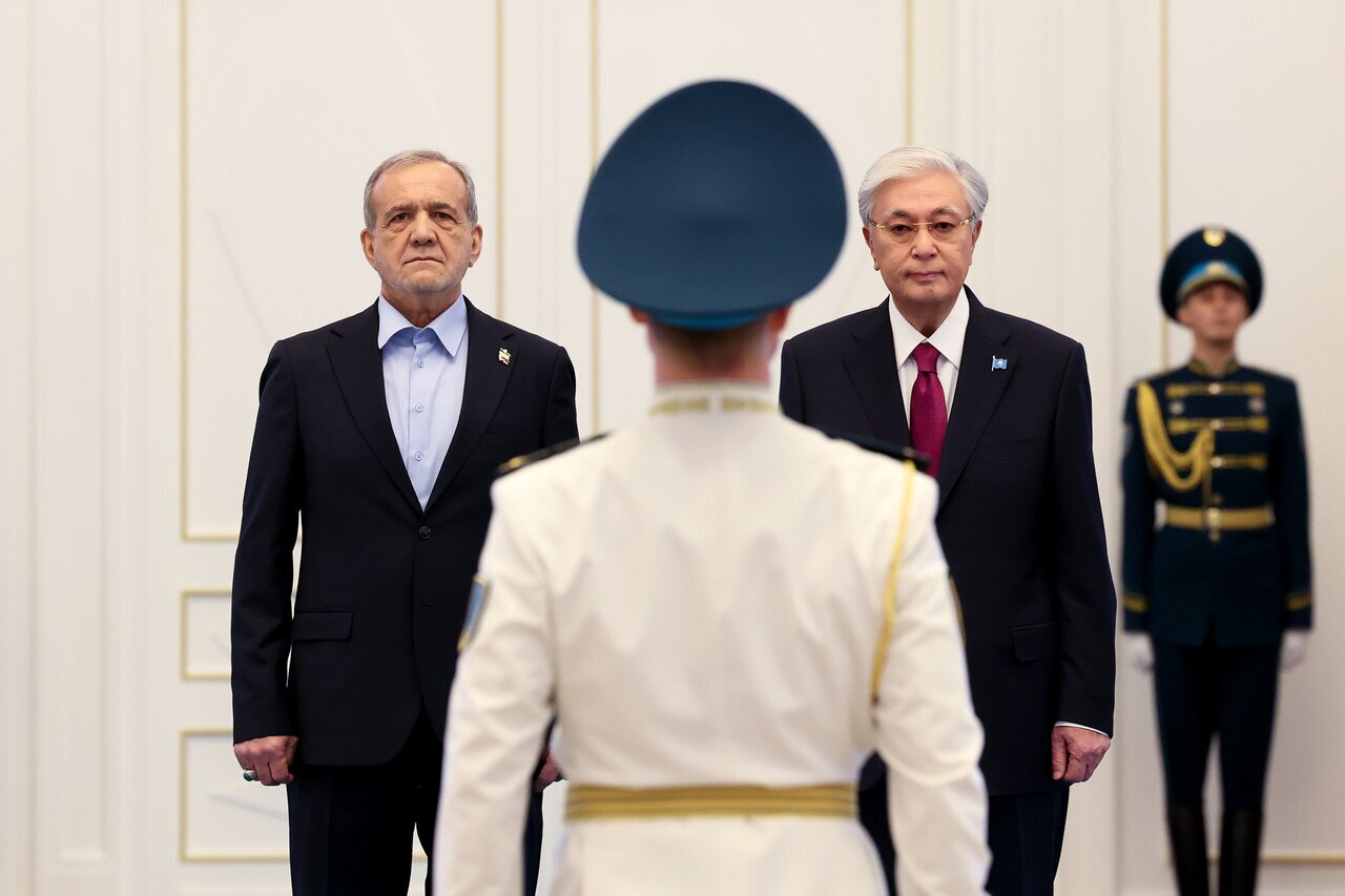 عکس/ پزشکیان با پزشکیان در قزاقستانرسمی در قزاقستان بدرقه شد