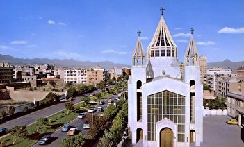 عکس/ خیابان کریم‌خان بدون پل و نمای کلیسای سرکیس مقدس