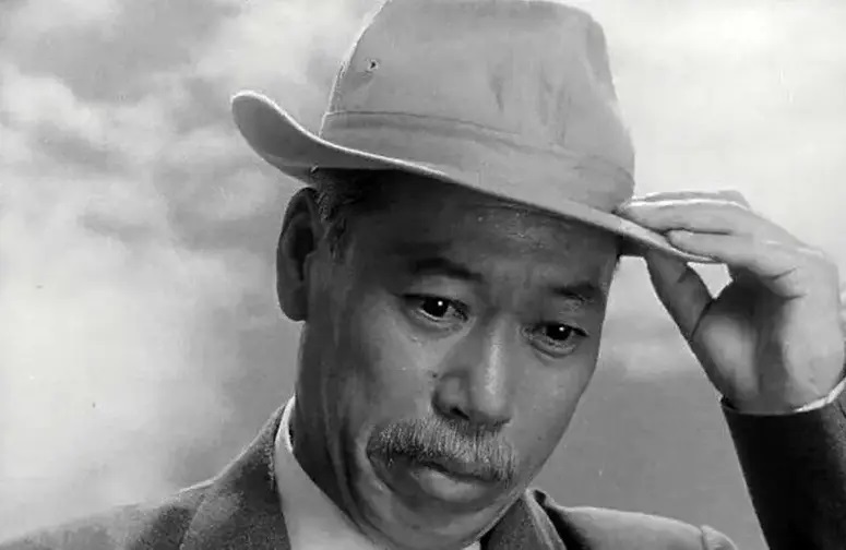 شباهت علی نصیریان و یک هنرمند ژاپنی