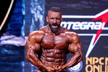 عکس/ نمایی از گردنبند و دستبند طلای هادی چوپان با طرح ایران