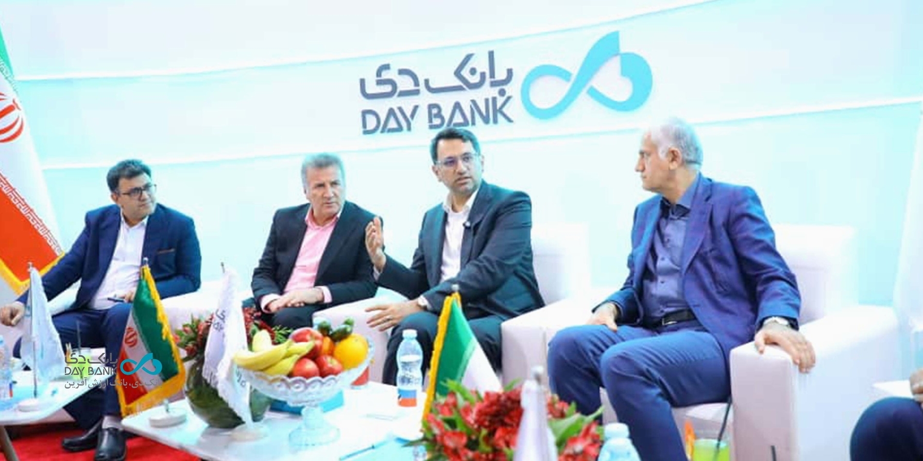 تاکید رییس منطقه آزاد کیش بر تسریع در اجرای طرح «دیبا کارت اعتباری کیش» تاکید رییس منطقه آزاد کیش بر تسریع در اجرای طرح «دیبا کارت اعتباری کیش»