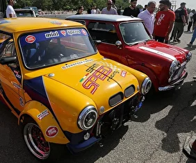 گردهمایی خودروهای کلاسیک و خاطره‌انگیز در کاخ نیاوران