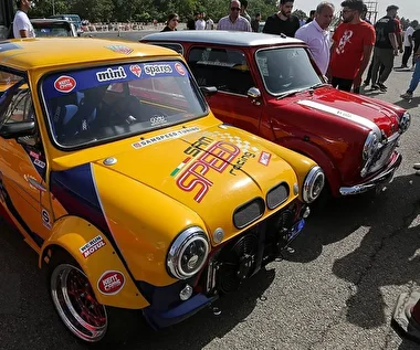 گردهمایی خودروهای کلاسیک و خاطره‌انگیز در کاخ نیاوران