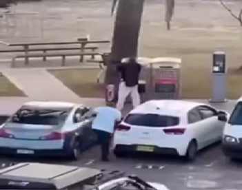 فیلم/ لحظه نفس‌گیر خلع سلاح یک مهاجم در سیدنی