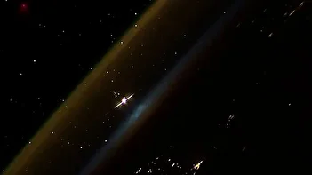 فیلم/ لحظاتی دیدنی از پرتاب موشک از فضا