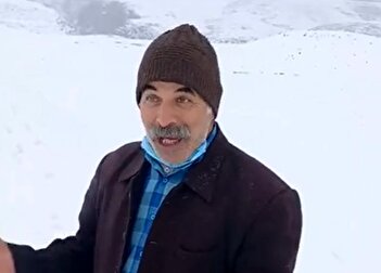 فیلم/ لحظه‌های شاد مرد یزدی پس از بارش برف