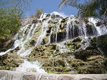 فیلم/ تصاویر دیدنی از آبشار شدن کوه‌های حاجی‌آباد