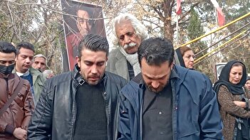 فیلم/ خاکسپاری حمید طالقانی با شرکت جمعی از هنرمندان