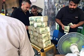 فیلم/ فروش کیلویی پول ایران در عراق