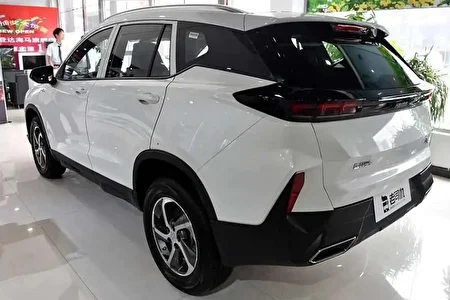 نوسان ارز بازار خودرو را فلج کرد/ دولت چه می‌کند؟