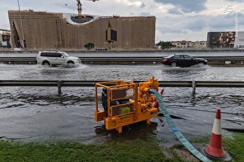 تصاویری از آب‌گرفتگی شدید در خیابان‌های دبی