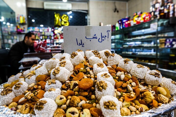 خرید مردم در شب یلدا خرید مردم در شب یلدا