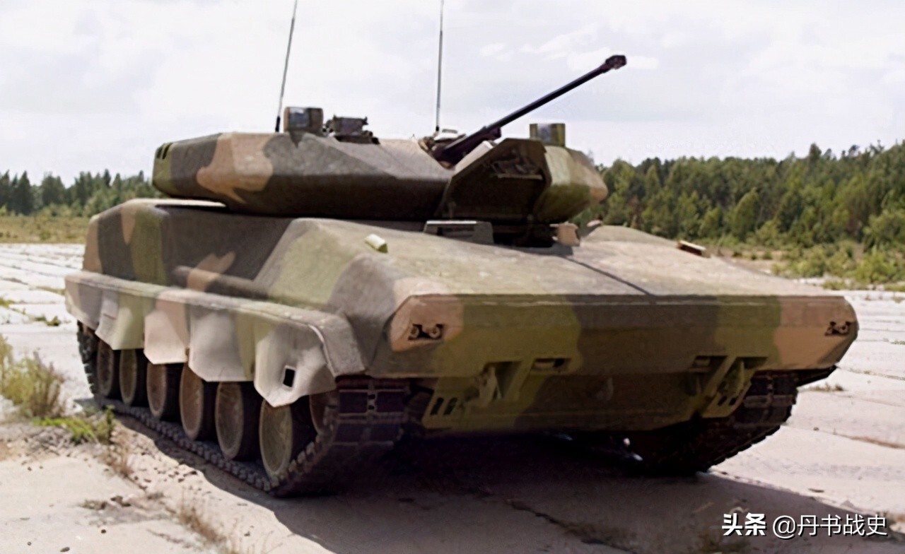 خودروی زرهی شناسایی ۲T استالکر