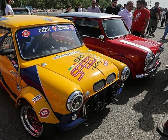 گردهمایی خودروهای کلاسیک و خاطره‌انگیز در کاخ نیاوران