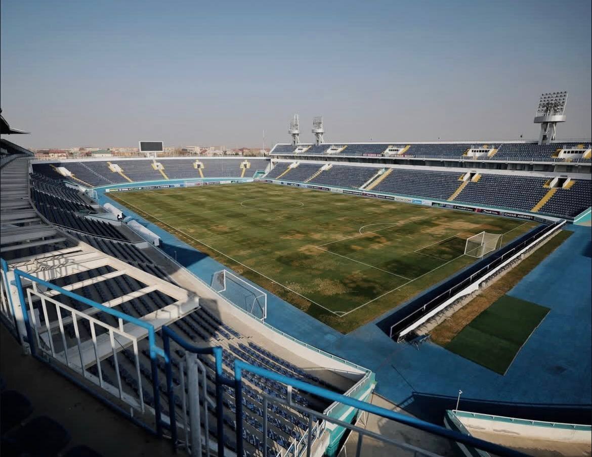 چمن ورزشگاه خانگی نسف قارشی ازبکستان پیش از دیدار با تراکتور خبرساز شد