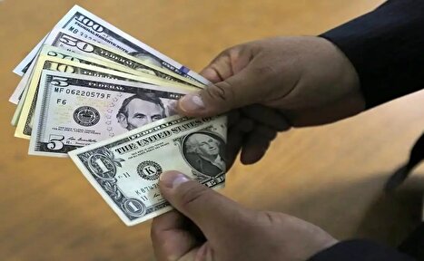 وقتی شوک بنزین به سفته‌بازی دلار دامن می‌زند/ زندگی مردم در تله گرانی بنزین و دلار