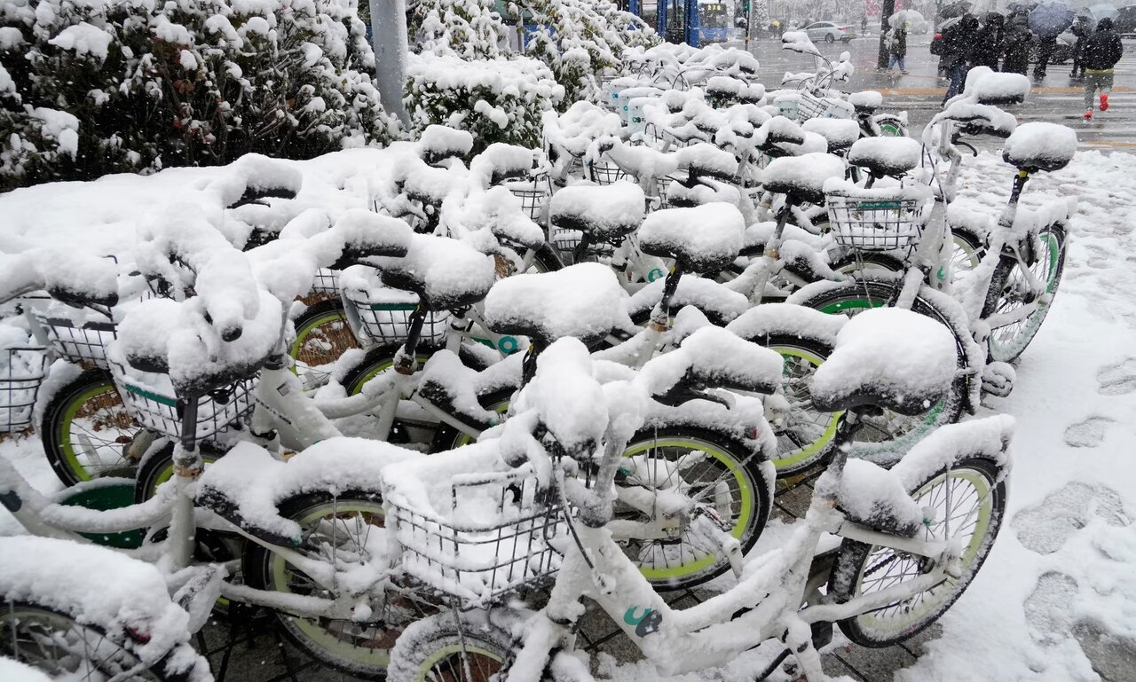 فیلم/ بارش برف در شهر تاریخی راز خراسان شمالی