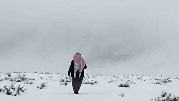 فیلم/ برف نادر در عربستان و برف‌بازی سعودی‌ها