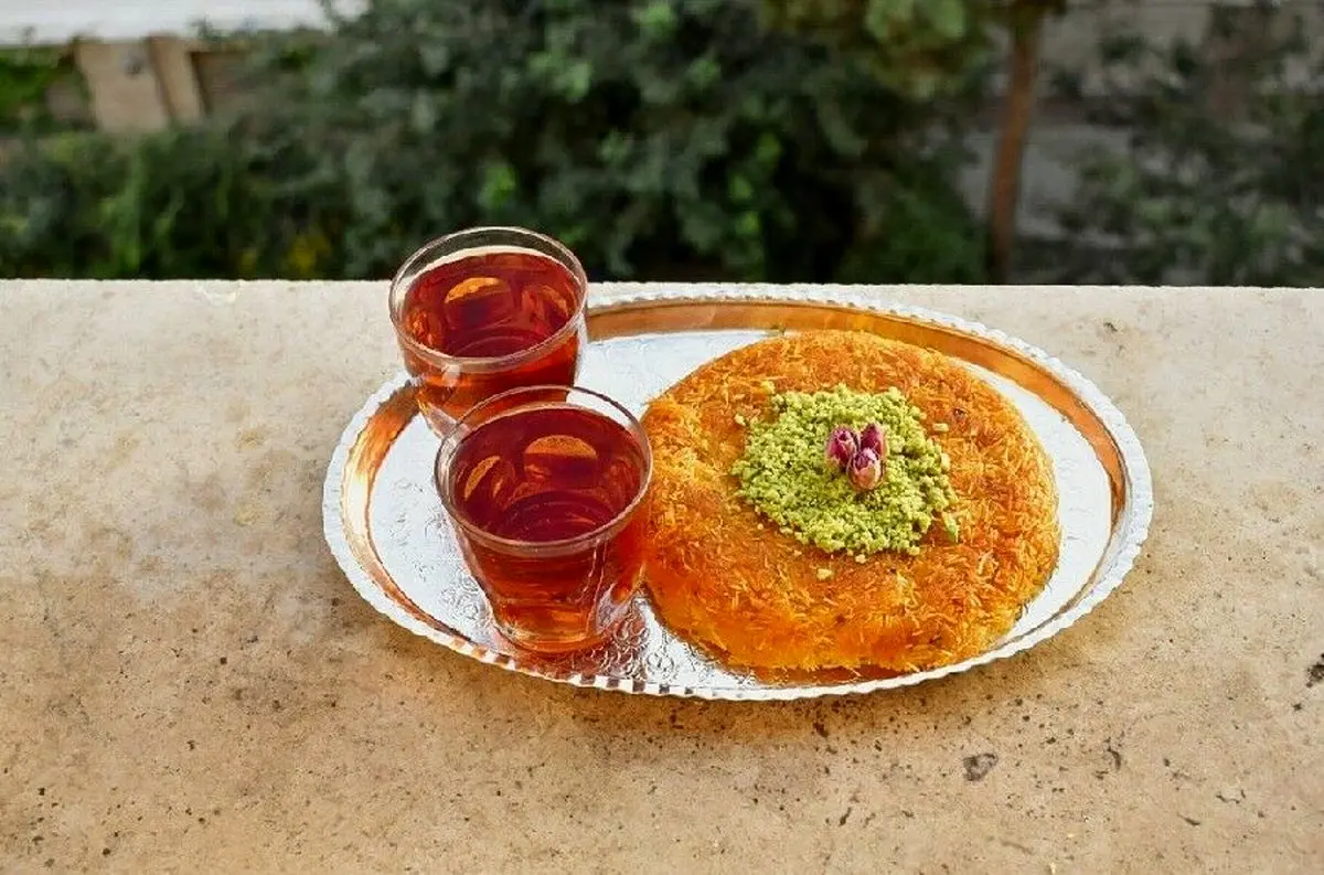 طرز تهیه کنافه با شربت زعفرانی داغ